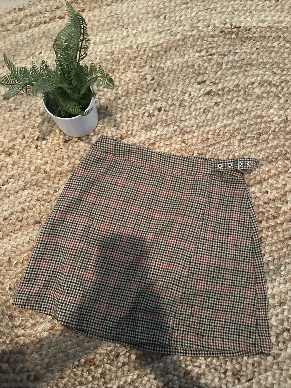 BRANDY MELVILLE PLAID MINI SKIRT